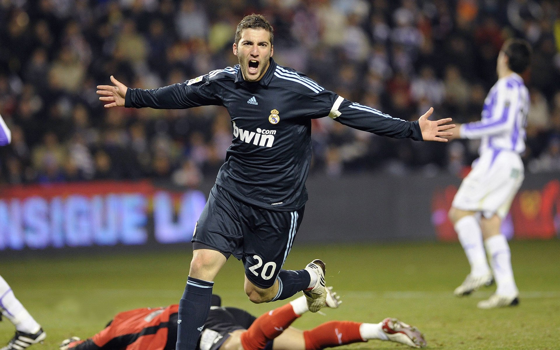 绿茵与电竞交相辉映，萨拉赫式崛起照亮IG无畏征途，双冠王之路，萨拉赫光芒下的IG电竞逆袭