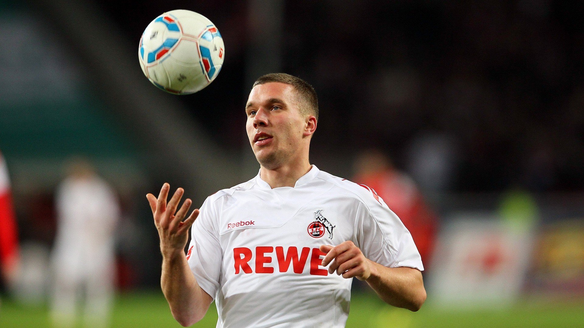 东方曙光映安菲尔德，萨拉赫回归夜，中国心为足球沸腾，东方映红安菲尔德，萨拉赫归来，中国心澎湃